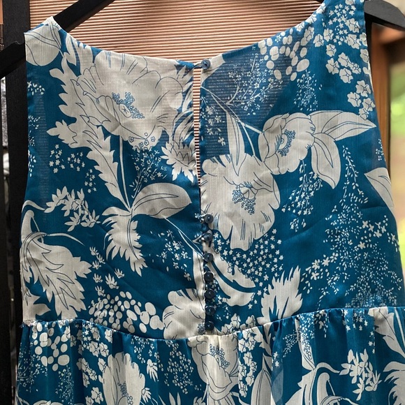 Tiered chiffon floral midi dress - Picture 10 of 12